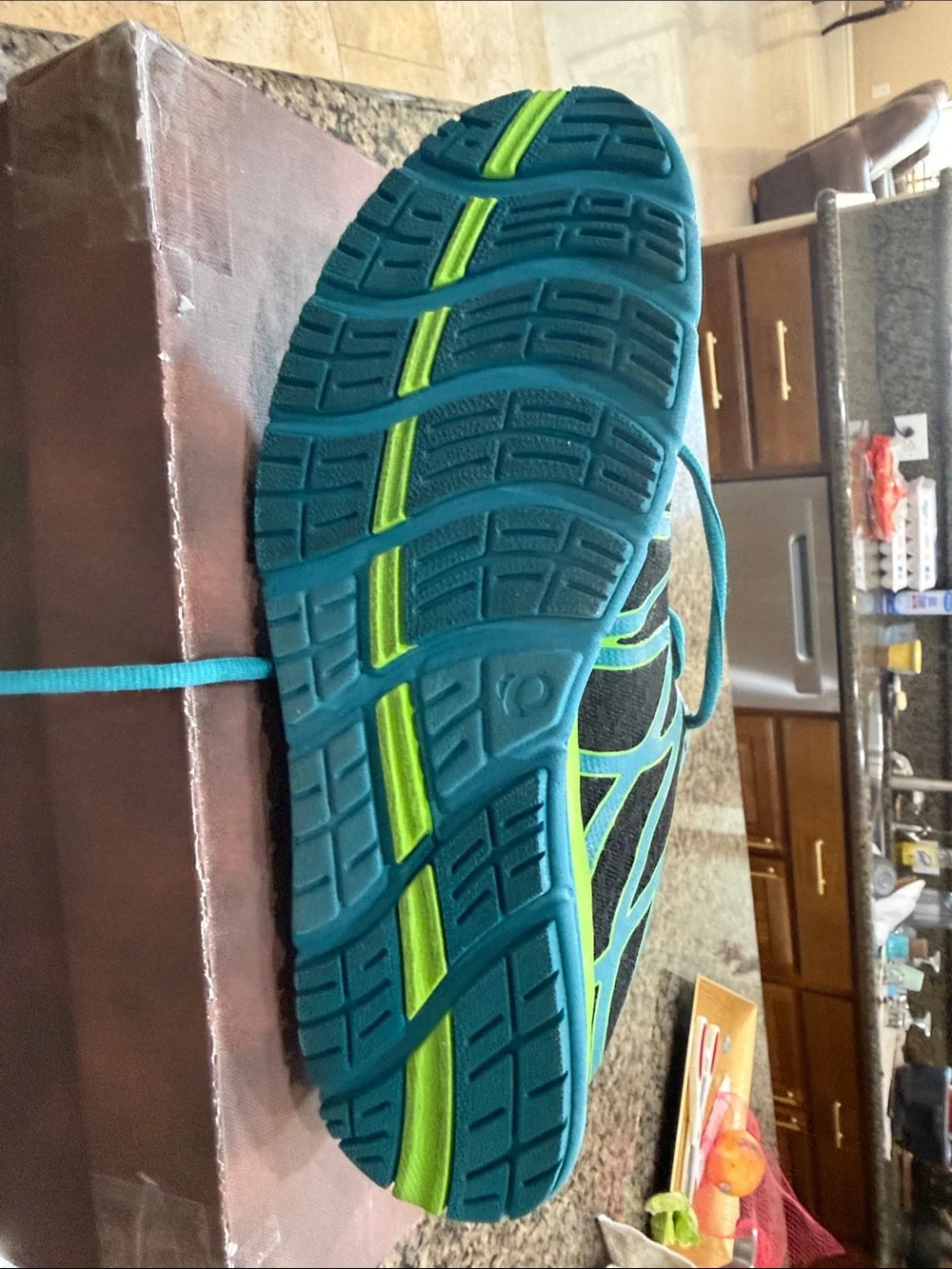 Pearl Izumi Black, Green & Blue men ' Running Sneaker size 10